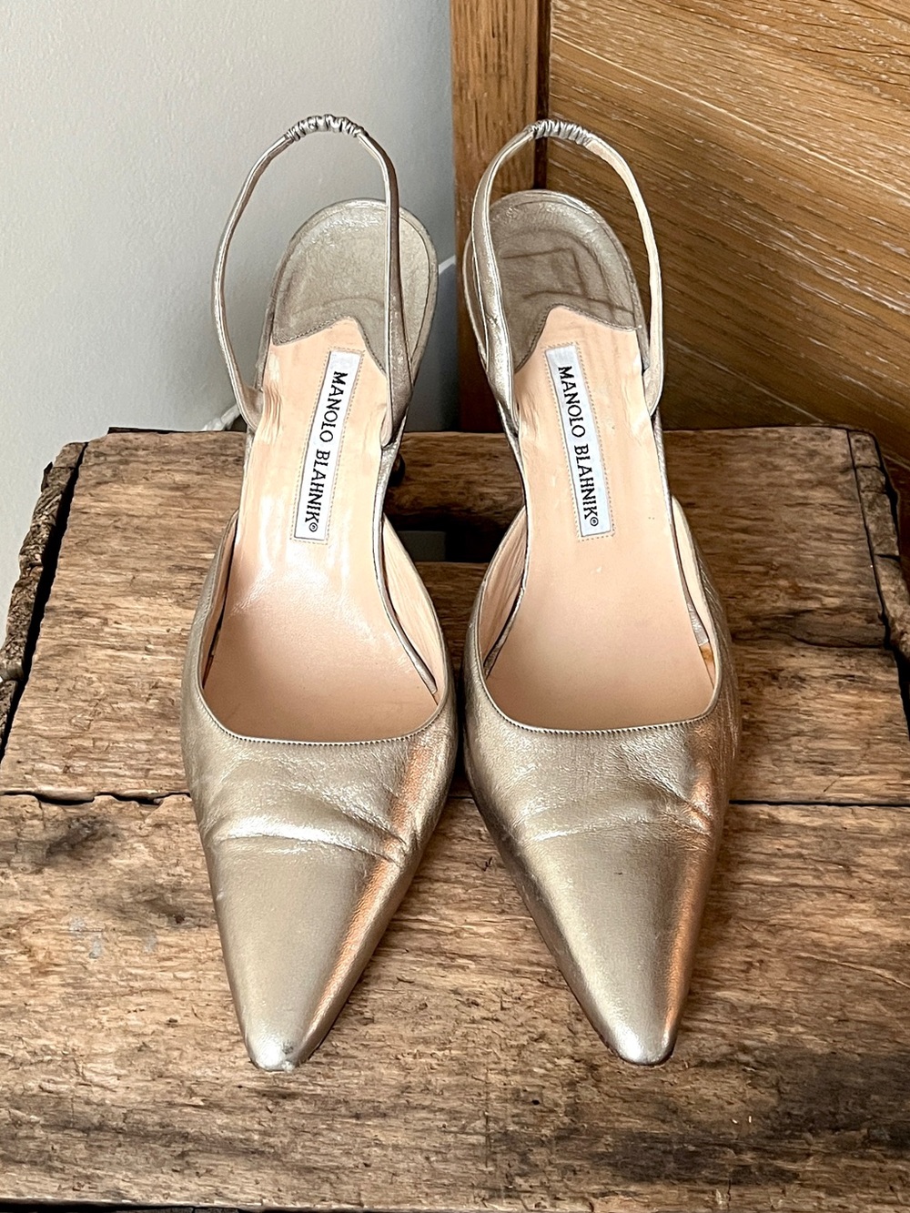 🔴SOLD🔴 Vintage Manolo Blahnik Gold Metallic Leather Carolyne Slingback Heels - Picture 2 of 13